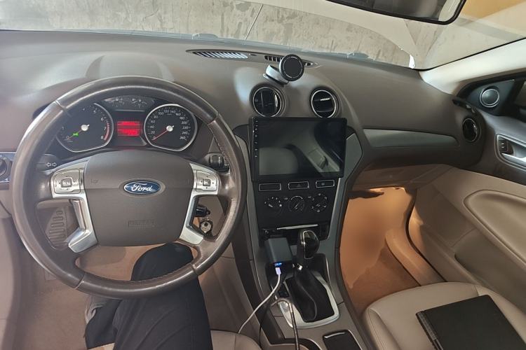 Used Ford Mondeo 2013 2.3L Fashion Edition Center Console