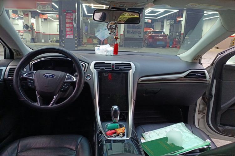 Used Ford Mondeo 2013 2.0L GTDi 200 Fashion Edition Center Console
