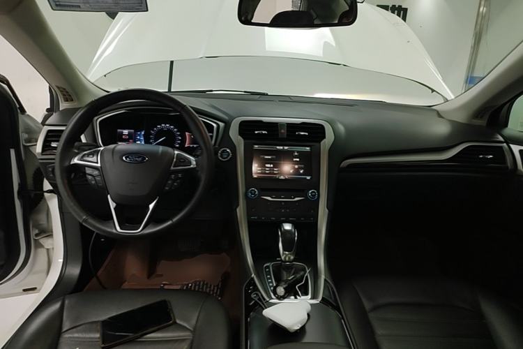 Used Ford Mondeo 2013 2.0L GTDi 200 Luxury Model Center Console