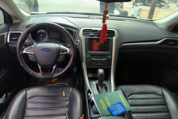 Used Ford Mondeo 2013 2.0L GTDi 200 Fashion Edition Center Console