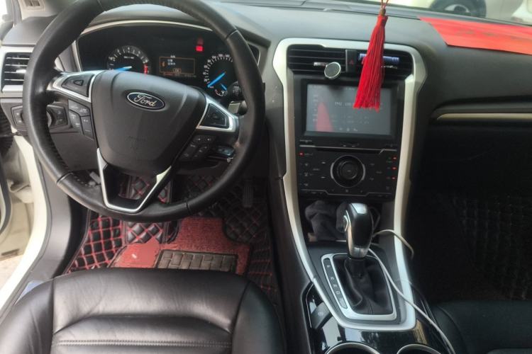 Used Ford Mondeo 2013 1.5L GTDi180 Comfort Model Center Console