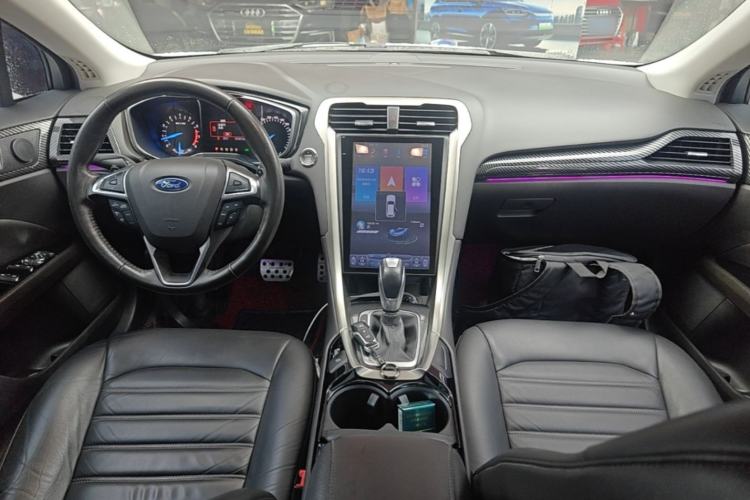 Used Ford Mondeo 2013 2.0L GTDi 200 Fashion Edition Center Console