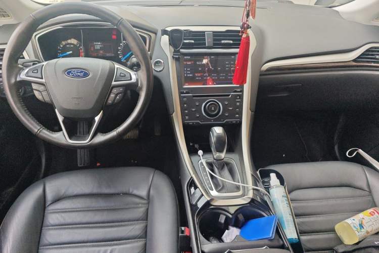 Used Ford Mondeo 2013 2.0L GTDi 200 Fashion Edition Center Console