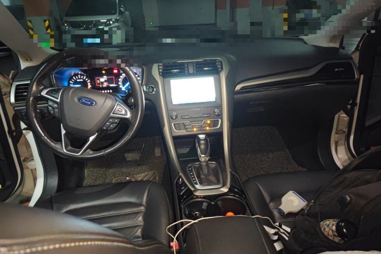 Used Ford Mondeo 2013 2.0L GTDi 200 Fashion Edition Center Console