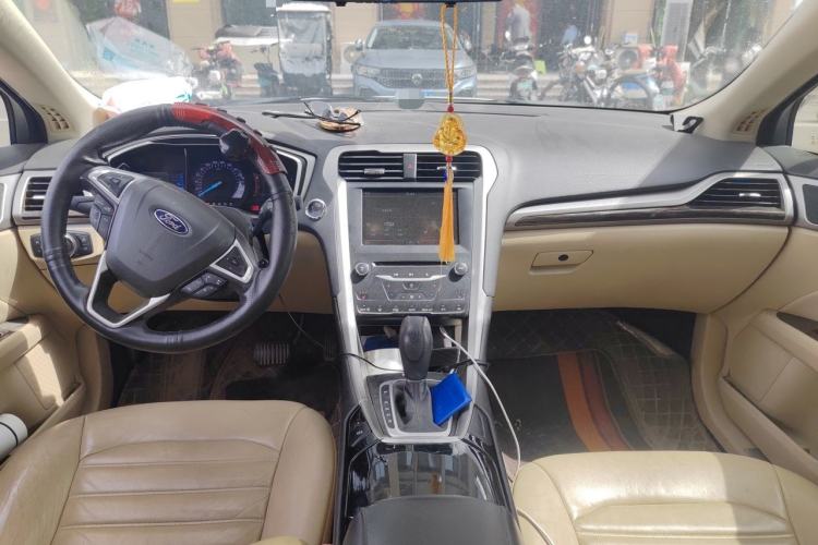 Used Ford Mondeo 2013 2.0L GTDi 200 Luxury Model Center Console