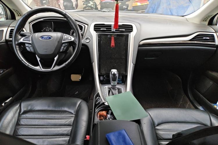 Used Ford Mondeo 2013 2.0L GTDi 200 Fashion Edition Center Console