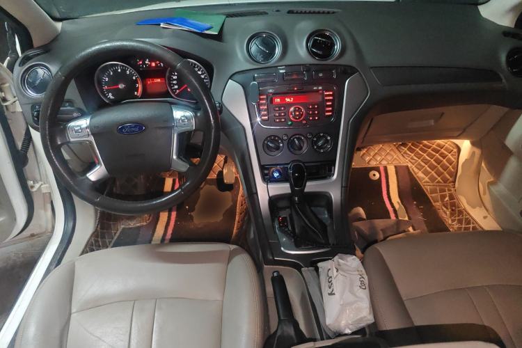 Used Ford Mondeo 2013 2.3L Fashion Edition Center Console