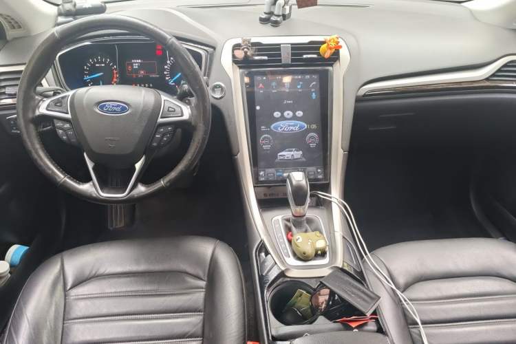 Used Ford Mondeo 2013 2.0L GTDi 200 Fashion Edition Center Console