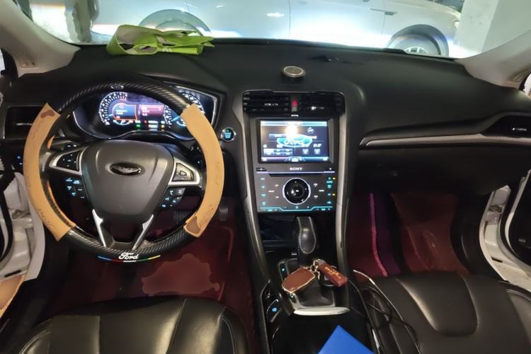 Used Ford Mondeo 2013 2.0L GTDi240 Luxury Sport Model Center Console