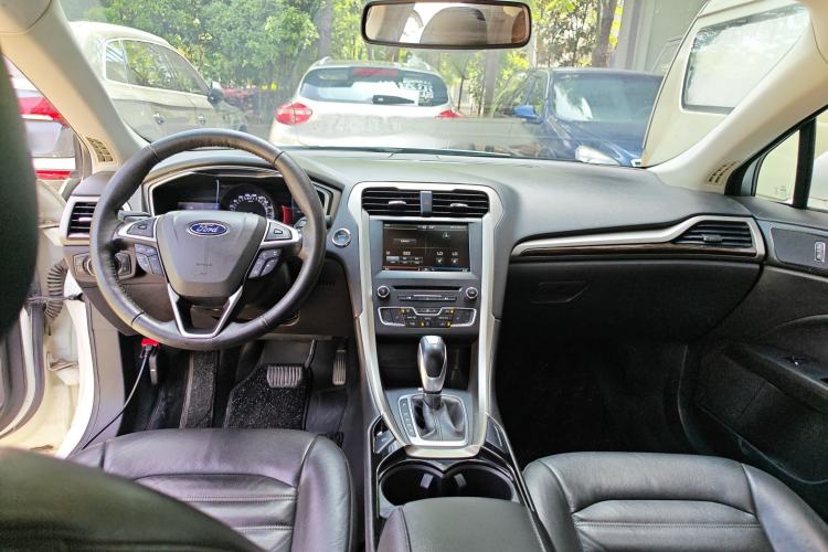 Used Ford Mondeo 2013 2.0L GTDi 200 Luxury Model Center Console
