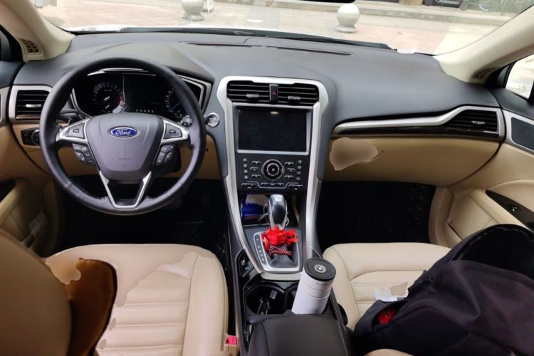 Used Ford Mondeo 2013 2.0L GTDi 200 Fashion Edition Center Console