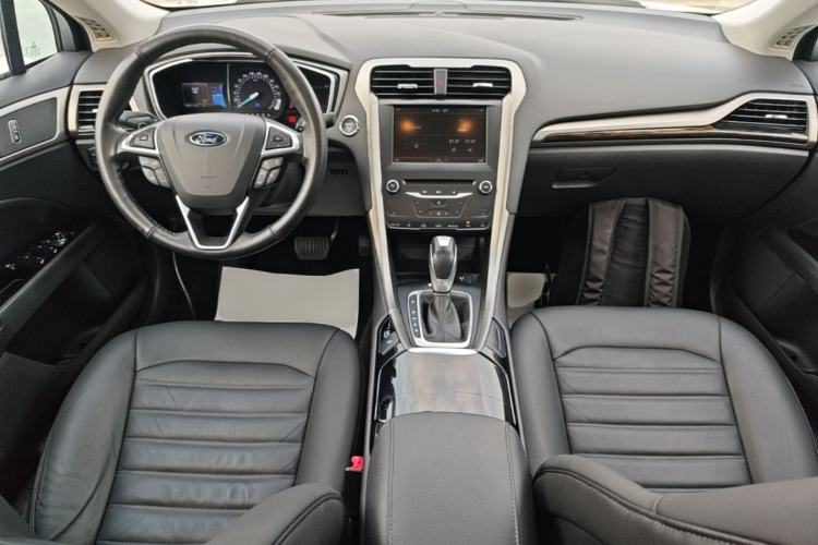Used Ford Mondeo 2013 2.0L GTDi 200 Luxury Model Center Console