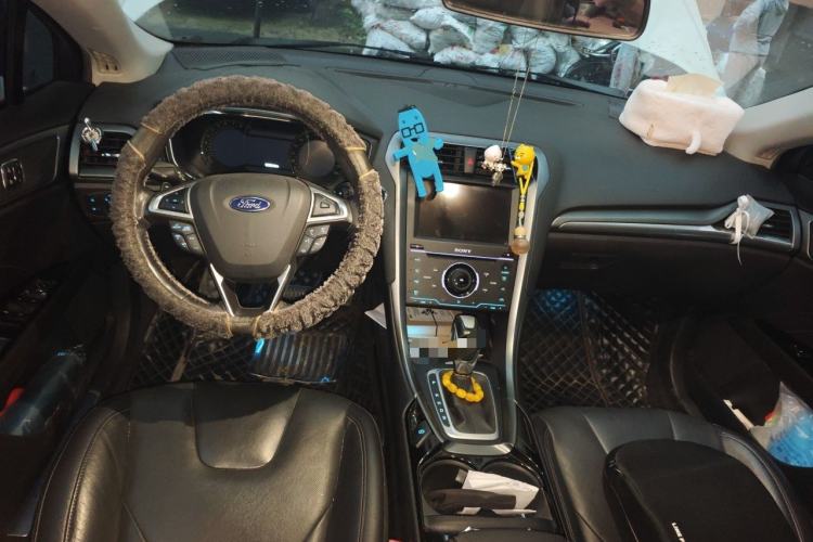 Used Ford Mondeo 2013 2.0L GTDi240 Luxury Sport Model Center Console
