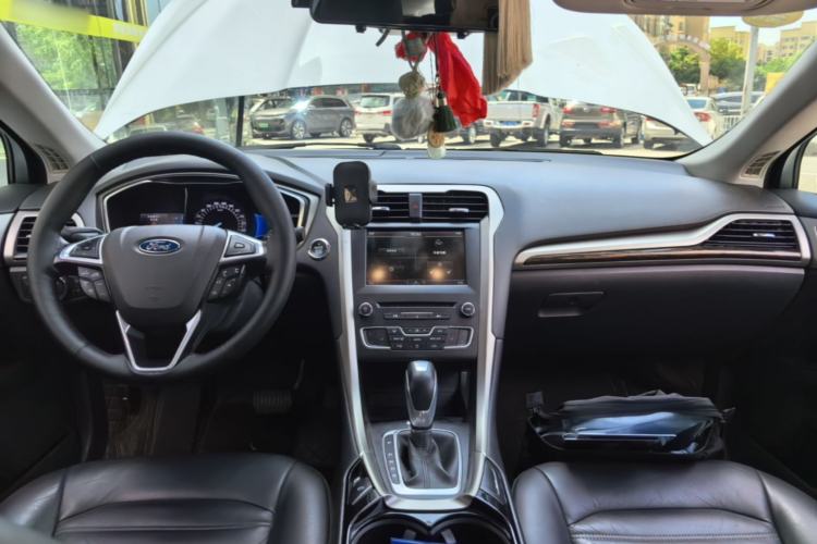 Used Ford Mondeo 2013 2.0L GTDi 200 Luxury Model Center Console