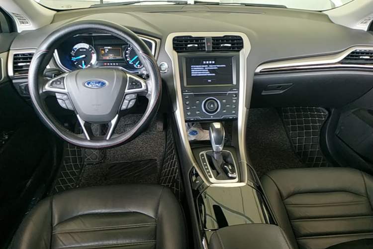 Used Ford Mondeo 2013 2.0L GTDi 200 Fashion Edition Center Console