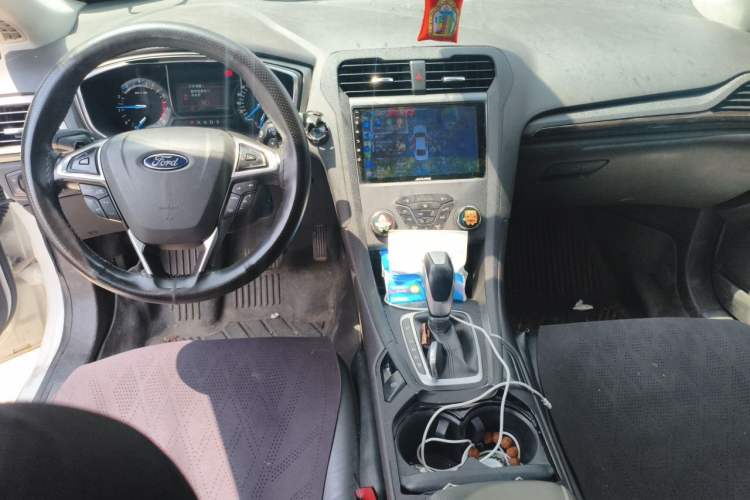 Used Ford Mondeo 2013 2.0L GTDi 200 Fashion Edition Center Console