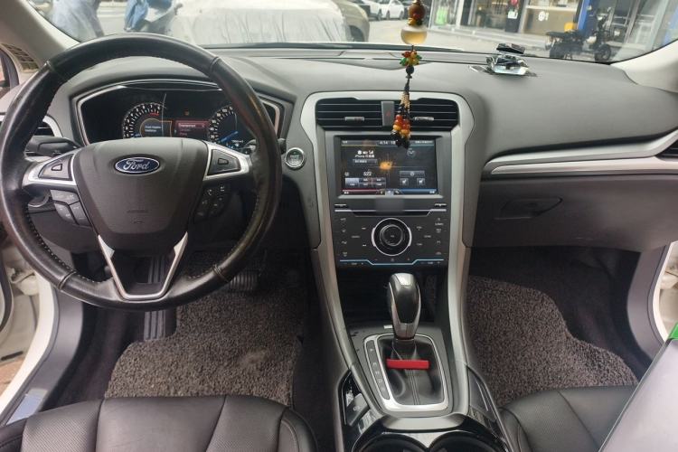 Used Ford Mondeo 2013 2.0L GTDi240 Luxury Sport Model Center Console