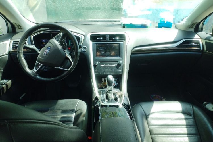 Used Ford Mondeo 2013 2.0L GTDi 200 Luxury Model Center Console