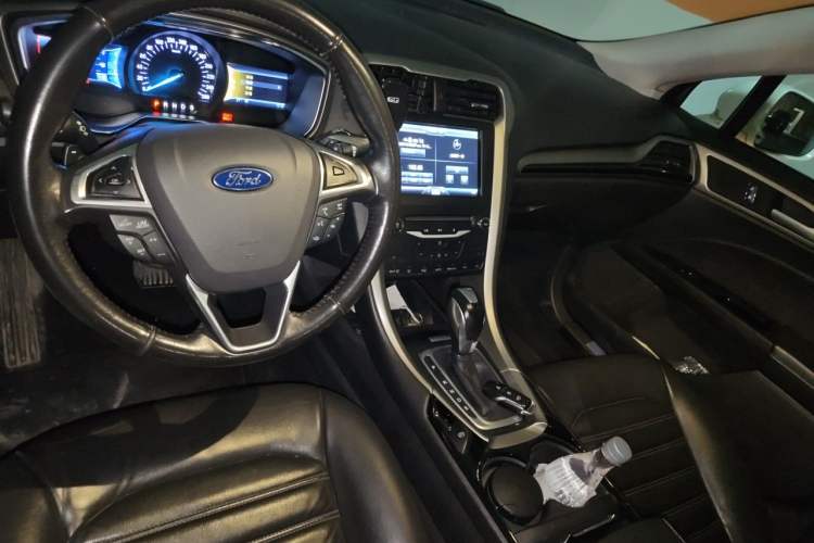 Used Ford Mondeo 2013 2.0L GTDi 200 Luxury Model Center Console