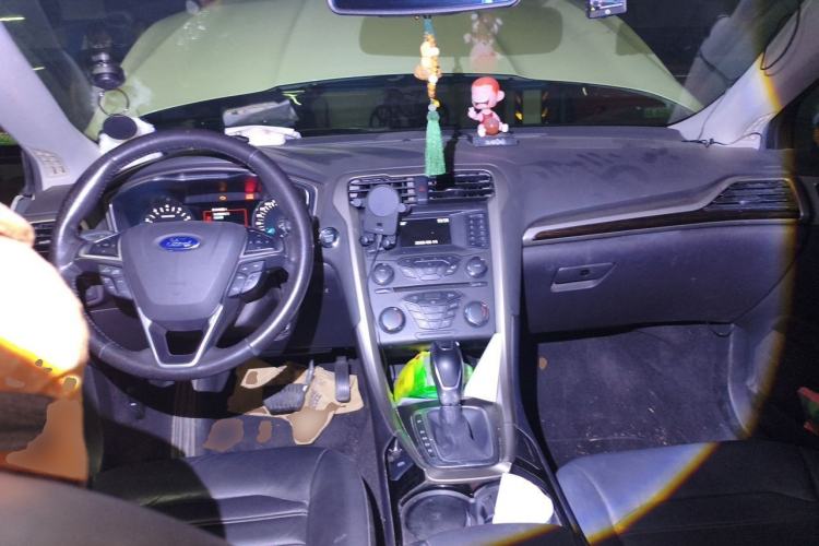 Used Ford Mondeo 2013 2.0L GTDi 200 Fashion Edition Center Console
