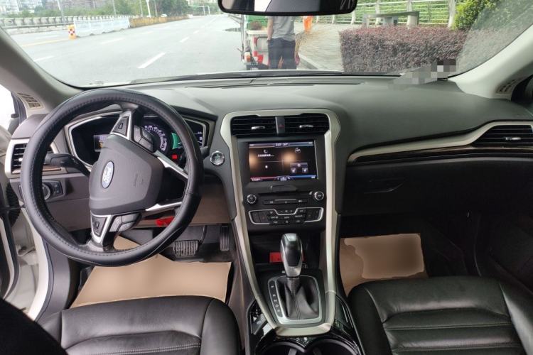 Used Ford Mondeo 2013 2.0L GTDi 200 Luxury Model Center Console
