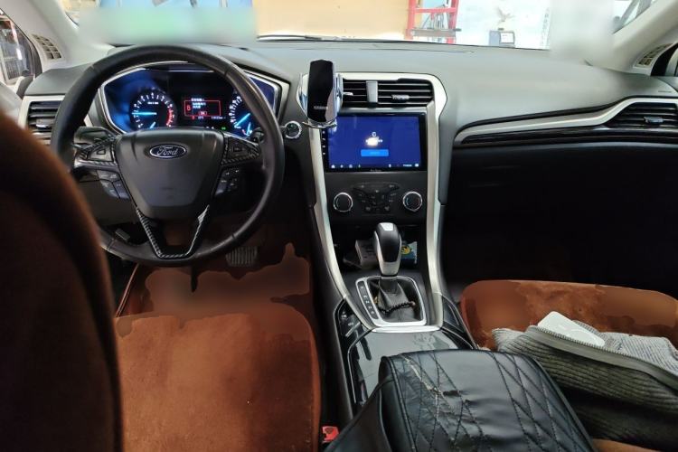 Used Ford Mondeo 2013 2.0L GTDi 200 Fashion Edition Center Console