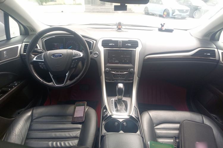 Used Ford Mondeo 2013 2.0L GTDi 200 Luxury Model Center Console