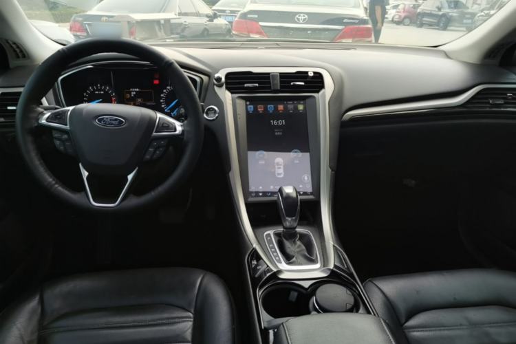 Used Ford Mondeo 2013 2.0L GTDi 200 Fashion Edition Center Console