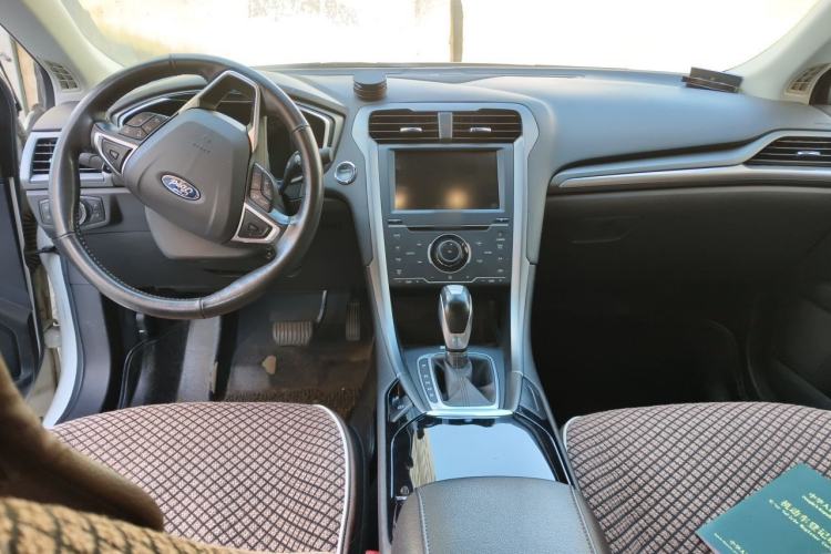 Used Ford Mondeo 2013 2.0L GTDi240 Luxury Sport Model Center Console