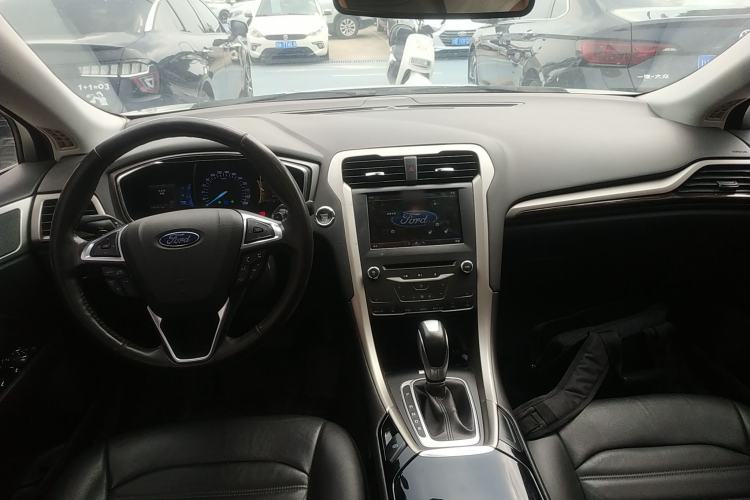 Used Ford Mondeo 2013 2.0L GTDi 200 Luxury Model Center Console
