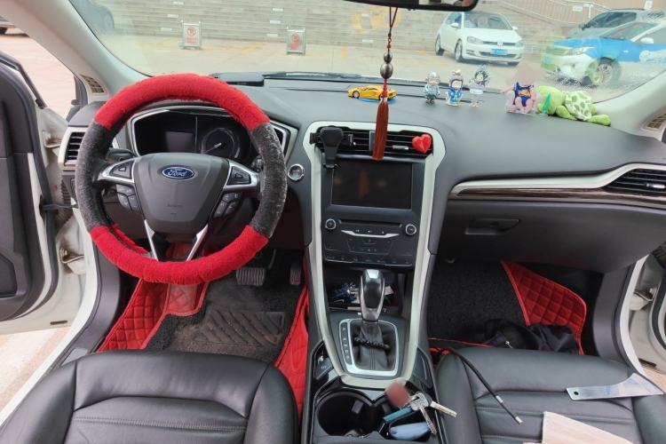 Used Ford Mondeo 2013 2.0L GTDi 200 Luxury Model Center Console