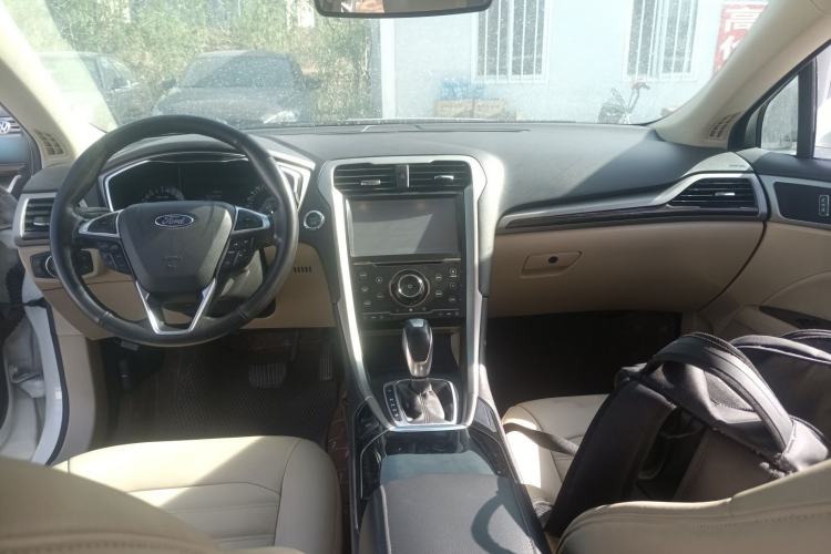 Used Ford Mondeo 2013 2.0L GTDi 200 Fashion Edition Center Console