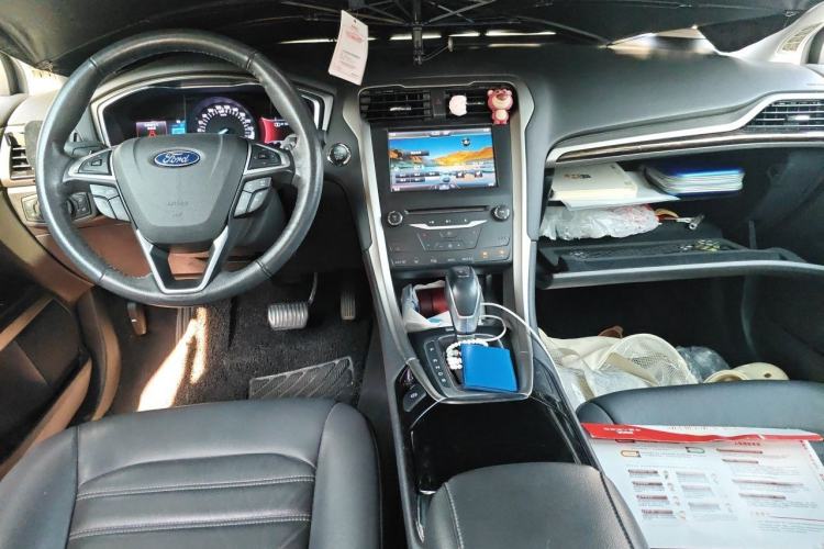 Used Ford Mondeo 2013 2.0L GTDi 200 Luxury Model Center Console