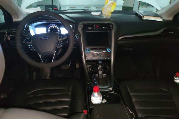 Used Ford Mondeo 2013 2.0L GTDi 200 Luxury Model Center Console