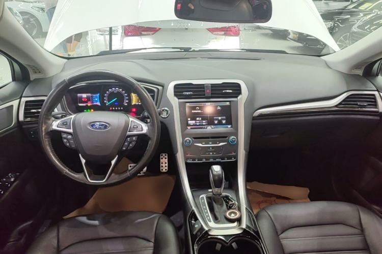 Used Ford Mondeo 2013 2.0L GTDi 200 Luxury Model Center Console