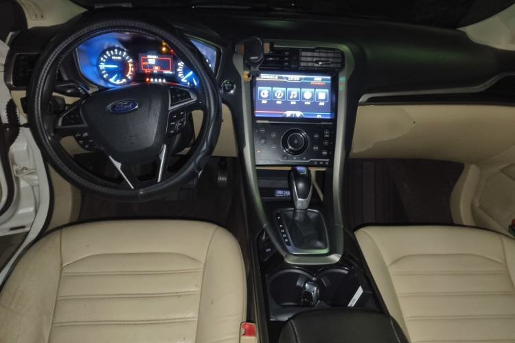 Used Ford Mondeo 2013 2.0L GTDi 200 Fashion Edition Center Console