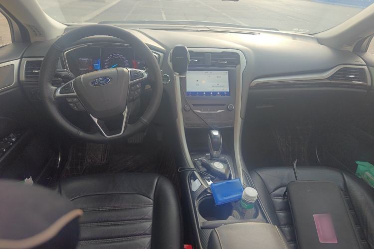 Used Ford Mondeo 2013 2.0L GTDi 200 Luxury Model Center Console