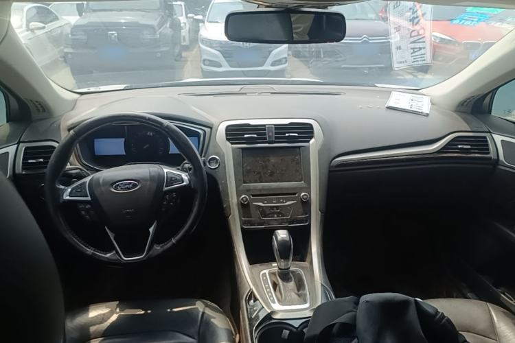 Used Ford Mondeo 2013 2.0L GTDi 200 Luxury Model Center Console