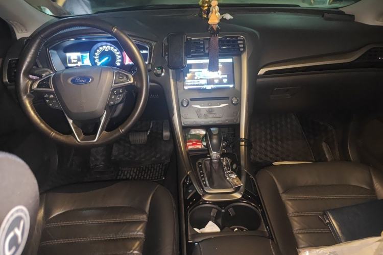 Used Ford Mondeo 2013 2.0L GTDi 200 Luxury Model Center Console