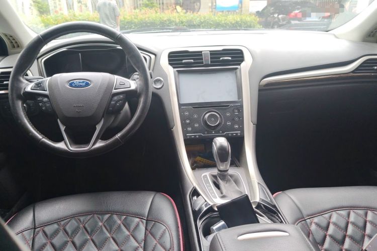 Used Ford Mondeo 2013 2.0L GTDi 200 Fashion Edition Center Console