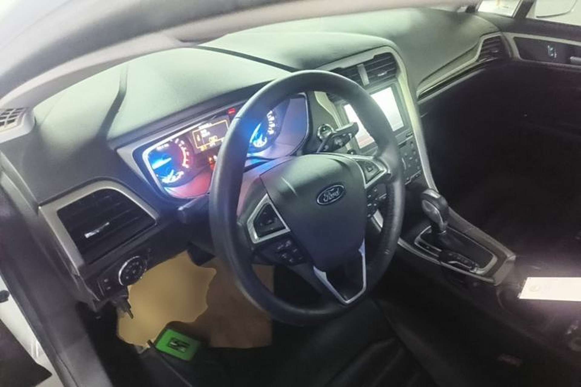 Used Ford Mondeo 2013 2.0L GTDi 200 Fashion Edition Center Console
