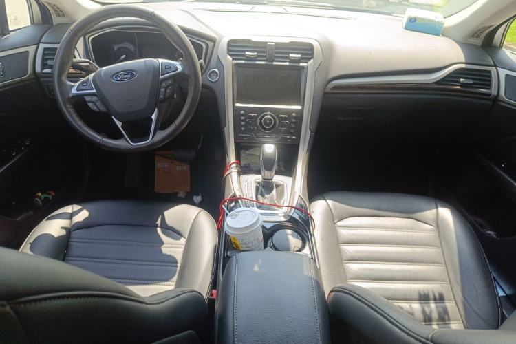 Used Ford Mondeo 2013 2.0L GTDi 200 Fashion Edition Center Console
