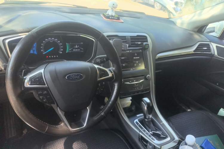 Used Ford Mondeo 2013 2.0L GTDi 200 Luxury Model Center Console
