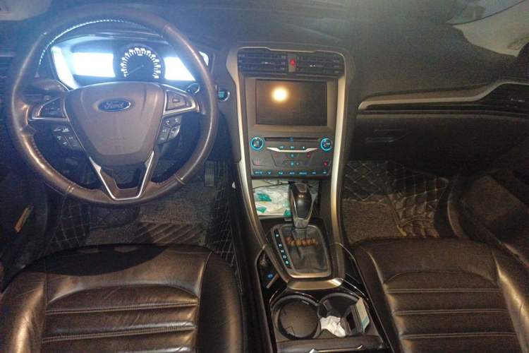 Used Ford Mondeo 2013 2.0L GTDi 200 Luxury Model Center Console