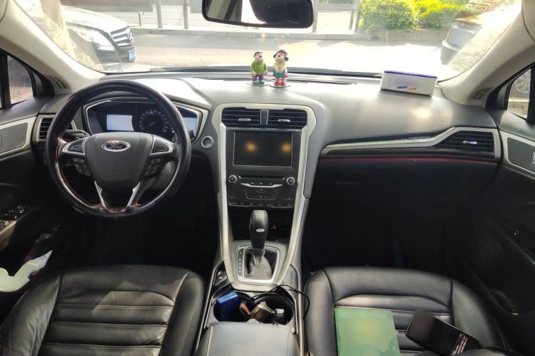 Used Ford Mondeo 2013 2.0L GTDi 200 Luxury Model Center Console