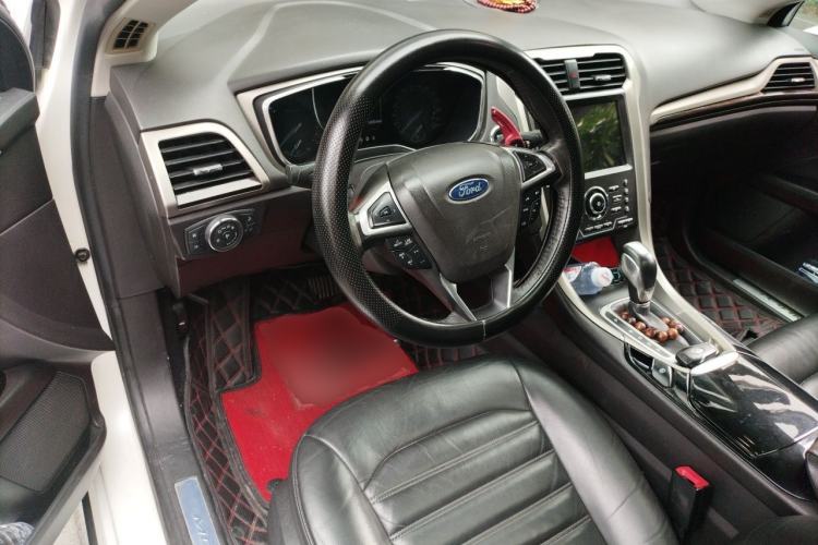 Used Ford Mondeo 2013 2.0L GTDi 200 Luxury Model Center Console