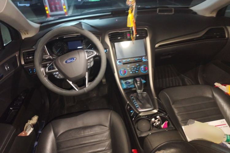 Used Ford Mondeo 2013 2.0L GTDi 200 Fashion Edition Center Console