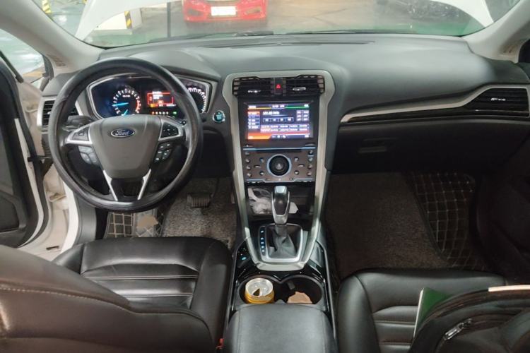 Used Ford Mondeo 2013 2.0L GTDi 200 Fashion Edition Center Console