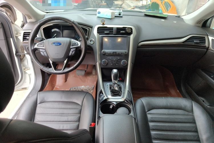 Used Ford Mondeo 2013 2.0L GTDi 200 Fashion Edition Center Console