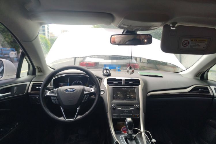 Used Ford Mondeo 2013 2.0L GTDi 200 Luxury Model Center Console